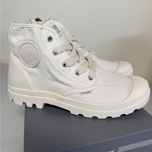 Palladium Women’s Pampa Hi Star White Size 10